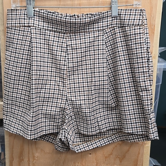 H&M Pants - H&M Size 10 Gingham High Waisted Shorts
